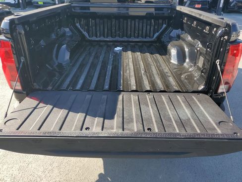 Used 2024 Chevrolet Colorado W/T image 8