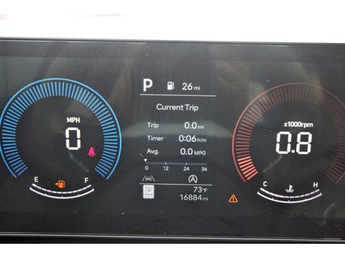 Used 2025 Hyundai Santa Fe SE image 17