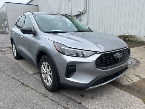Used 2024 Ford Escape Active w/ Tech Pack #1 AWD/4WD image 3