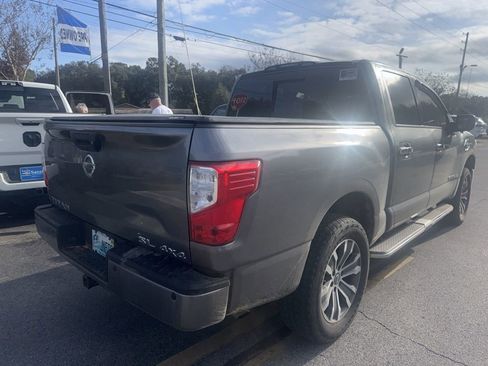 Used 2017 Nissan Titan SL image 3