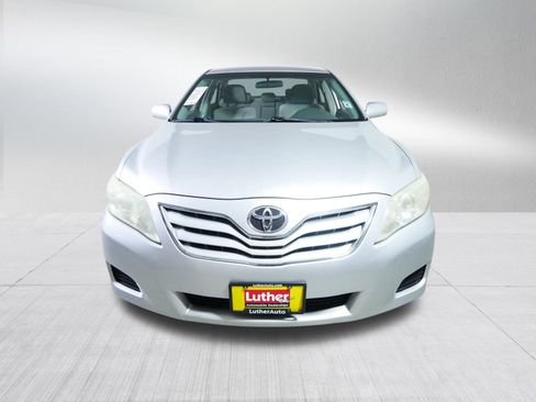 Used 2011 Toyota Camry LE image 2