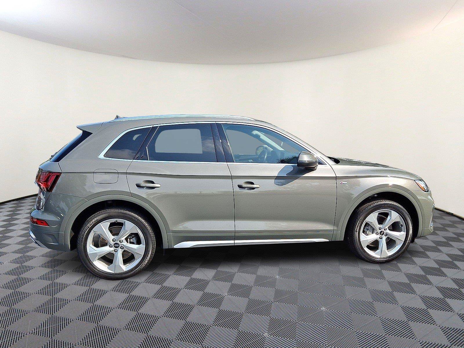 Used 2023 Audi Q5 2.0T Premium Plus w/ Premium Plus Package AWD/4WD image 7