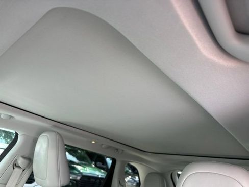 Used 2019 Jeep Cherokee Limited w/ Luxury Group AWD/4WD image 13