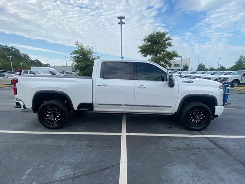 Used 2024 Chevrolet Silverado 2500 High Country w/ High Country Premium Package AWD/4WD image 8