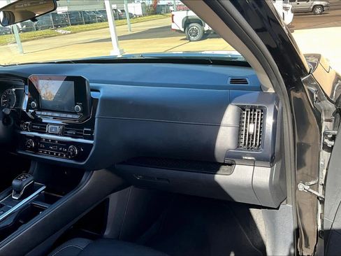 Used 2022 Nissan Pathfinder SV image 16