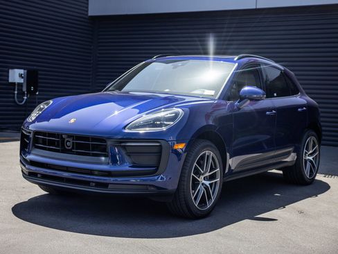 Certified 2026 Porsche Macan AWD/4WD image 1