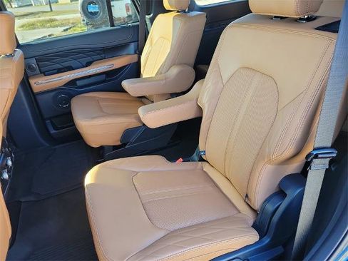 Certified 2024 Ford Expedition Platinum image 11