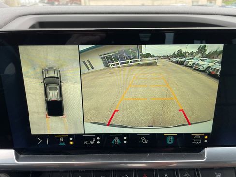 Used 2023 Chevrolet Silverado 1500 High Country w/ Technology Package image 12