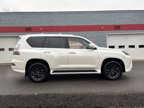 Used 2020 Lexus GX 460 Premium w/ Premium Package image 2