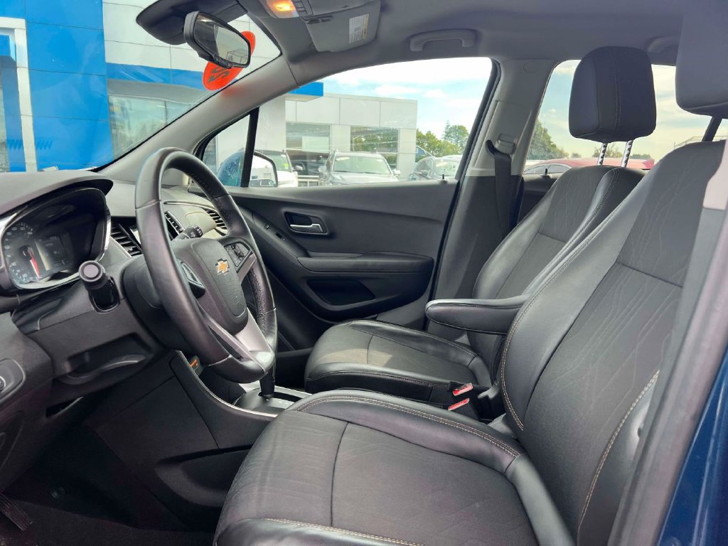 Used 2019 Chevrolet Trax LT w/ LT Convenience Package AWD/4WD image 16