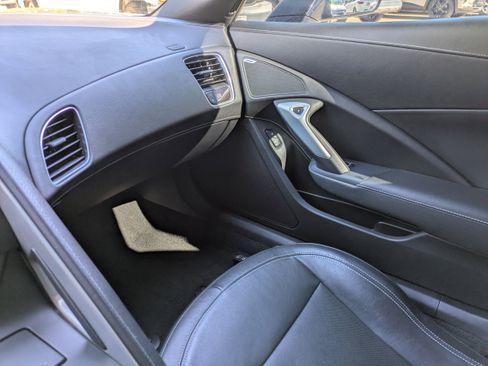 Used 2019 Chevrolet Corvette Stingray Coupe w/ 1LT image 10