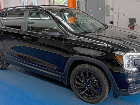 Used 2023 GMC Terrain SLE w/ Driver Convenience Package AWD/4WD image 1