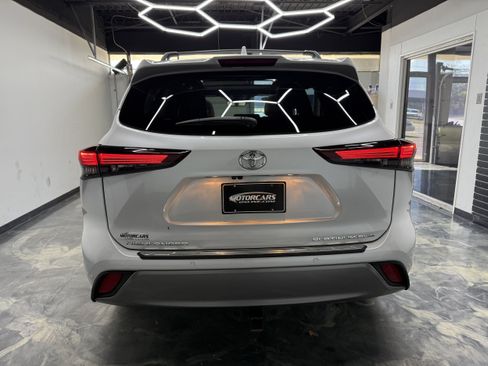 Used 2024 Toyota Highlander Platinum AWD/4WD image 8