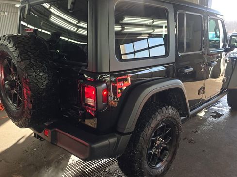 Used 2025 Jeep Wrangler Willys image 4