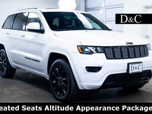 Used 2022 Jeep Grand Cherokee Laredo X image 1