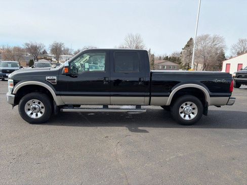 Used 2010 Ford F250 Lariat image 2