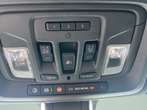 Used 2022 GMC Sierra 1500 AT4 w/ AT4 Premium Package AWD/4WD image 18