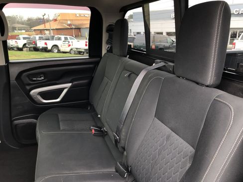 Used 2018 Nissan Titan SV w/ SV Convenience Package image 11