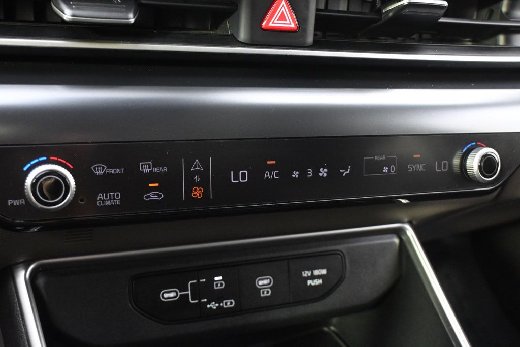 Used 2025 Kia Carnival FWD image 33
