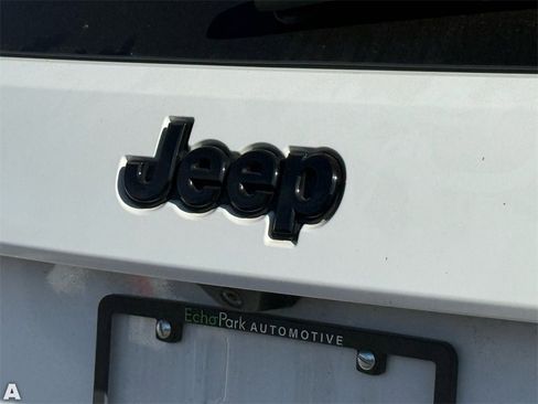 Used 2018 Jeep Grand Cherokee Altitude image 12