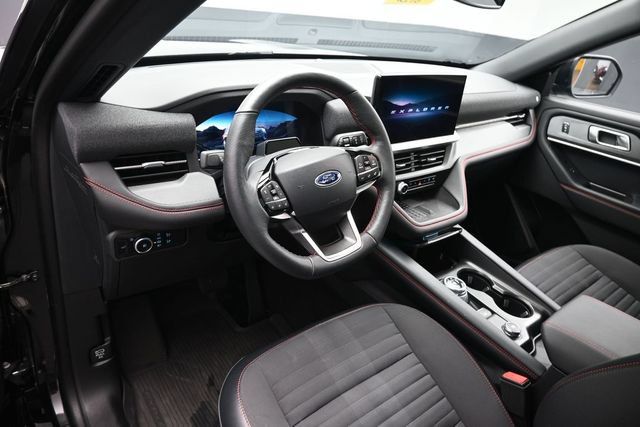 Certified 2025 Ford Explorer ST-Line w/ Premium Package AWD/4WD image 9