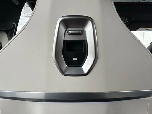 Used 2023 BMW 760i xDrive image 33