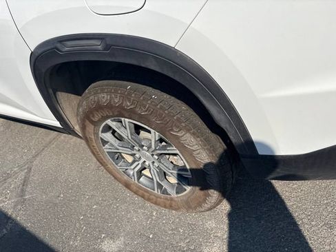Used 2024 GMC Acadia AT4 w/ Luxury Package AWD/4WD image 17