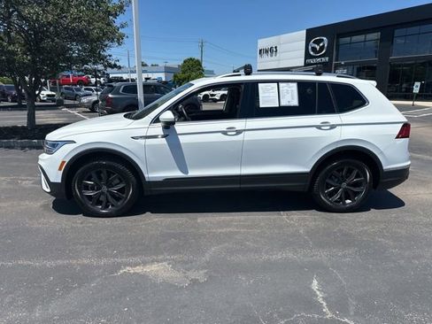 Used 2024 Volkswagen Tiguan SE AWD/4WD image 2