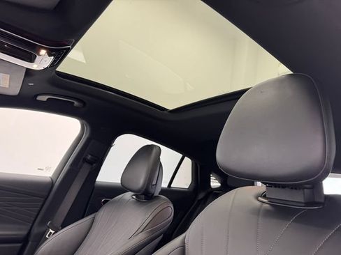 Used 2024 Mercedes-Benz GLC 300 4MATIC image 5