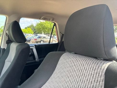 Used 2020 Toyota 4Runner SR5 AWD/4WD image 9