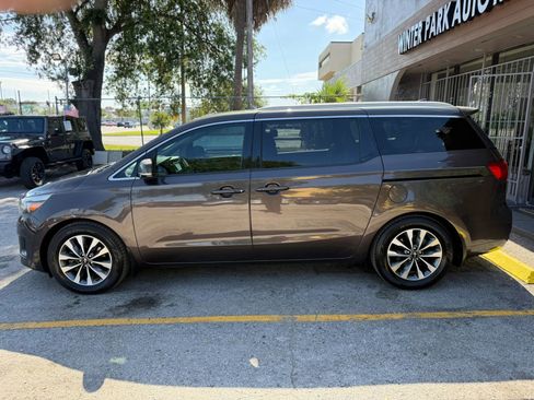 Used 2015 Kia Sedona SX FWD image 6