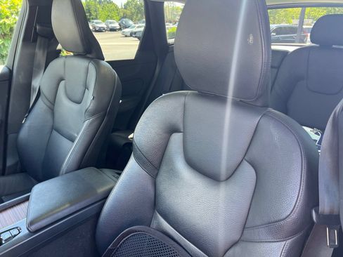 Used 2021 Volvo XC60 T5 Momentum w/ Advanced Package AWD/4WD image 10
