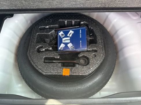 Used 2024 Hyundai Venue Limited image 42