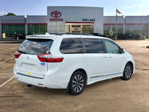 Used 2020 Toyota Sienna XLE w/ XLE Navigation Package AWD/4WD image 5