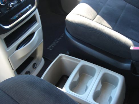 Used 2013 Dodge Grand Caravan SE image 16