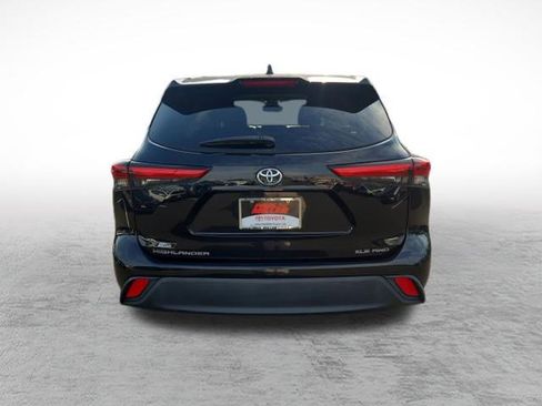 Used 2022 Toyota Highlander XLE AWD/4WD image 6