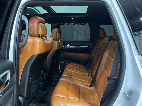 Used 2016 Jeep Grand Cherokee SRT image 30