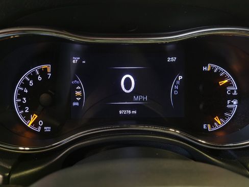 Used 2020 Jeep Grand Cherokee Laredo RWD image 23