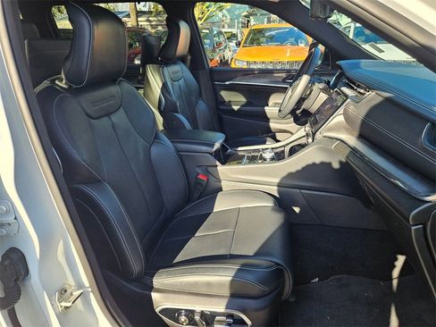 Used 2024 Jeep Grand Cherokee L Overland w/ Advanced Protech Group III image 19