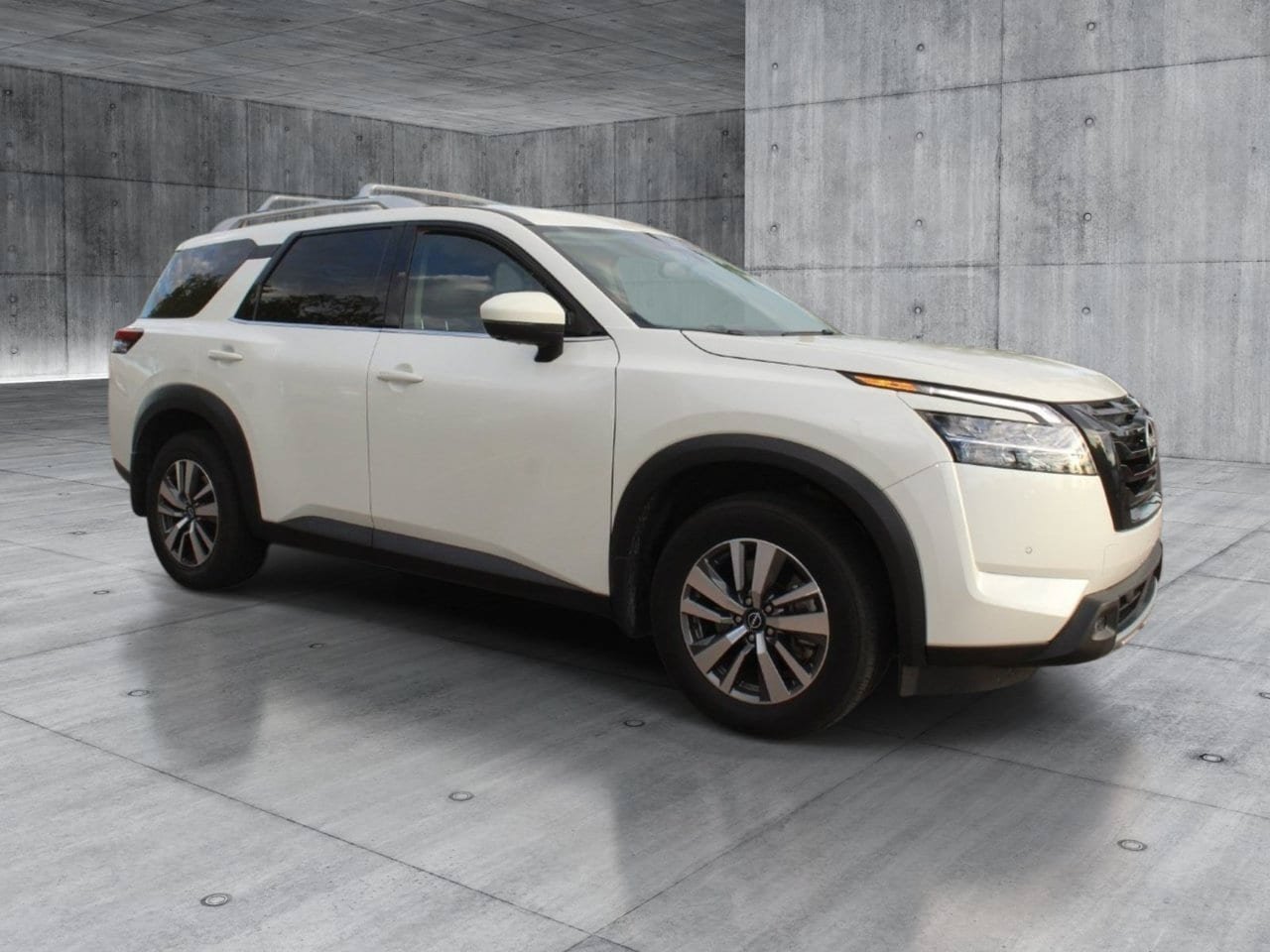 Used 2022 Nissan Pathfinder SL w/ SL Black Package FWD image 7