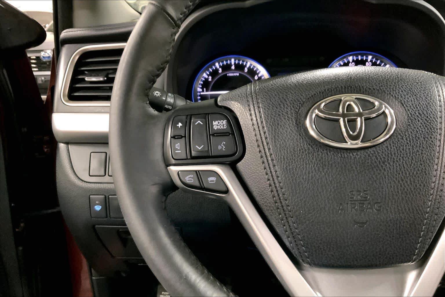 Used 2015 Toyota Highlander Plus AWD/4WD image 24