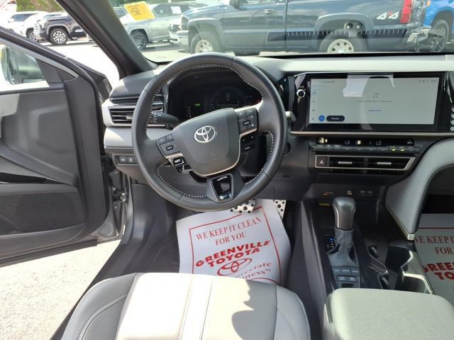 Used 2025 Toyota Camry SE FWD image 11