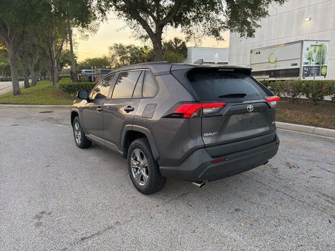 Used 2022 Toyota RAV4 XLE w/ Convenience Package image 3