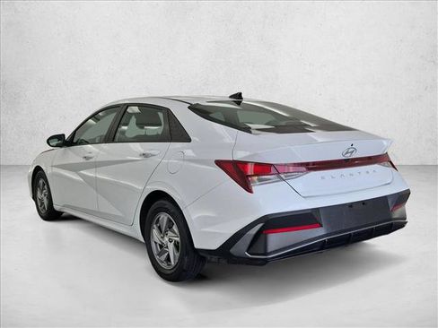 Used 2024 Hyundai Elantra SE FWD image 8