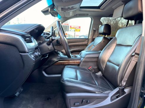 Used 2017 Chevrolet Suburban LT image 9