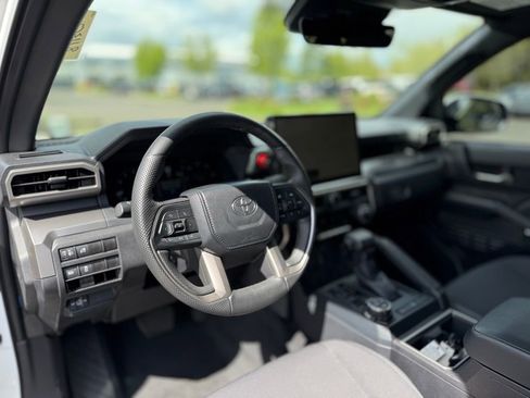 Used 2024 Toyota Tacoma TRD Off-Road image 15