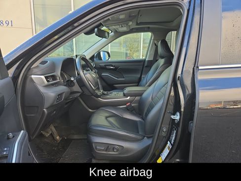Used 2023 Toyota Highlander XLE image 14