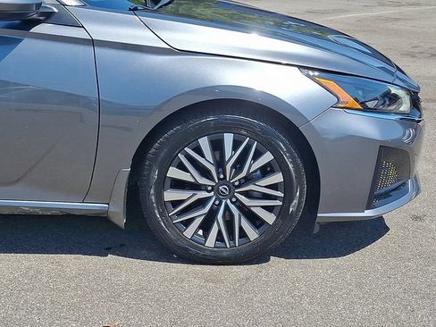 Used 2023 Nissan Altima 2.5 SV FWD image 10