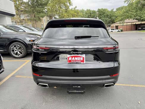 Used 2023 Porsche Cayenne w/ Premium Package AWD/4WD image 9