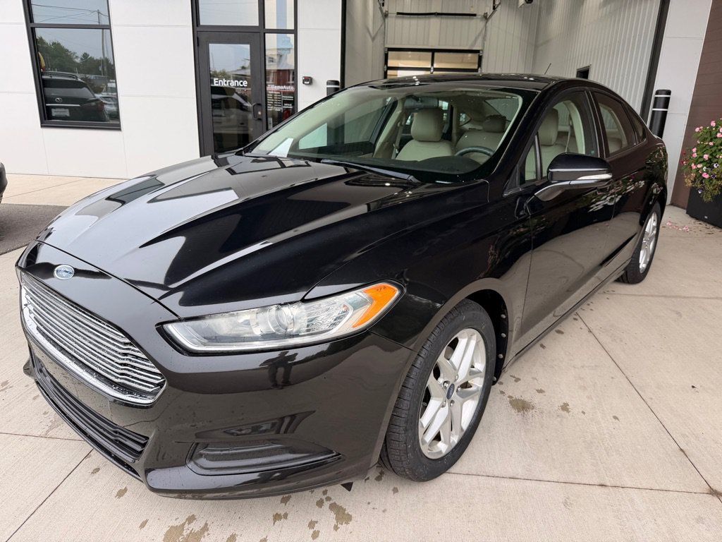 Used 2013 Ford Fusion SE FWD image 3